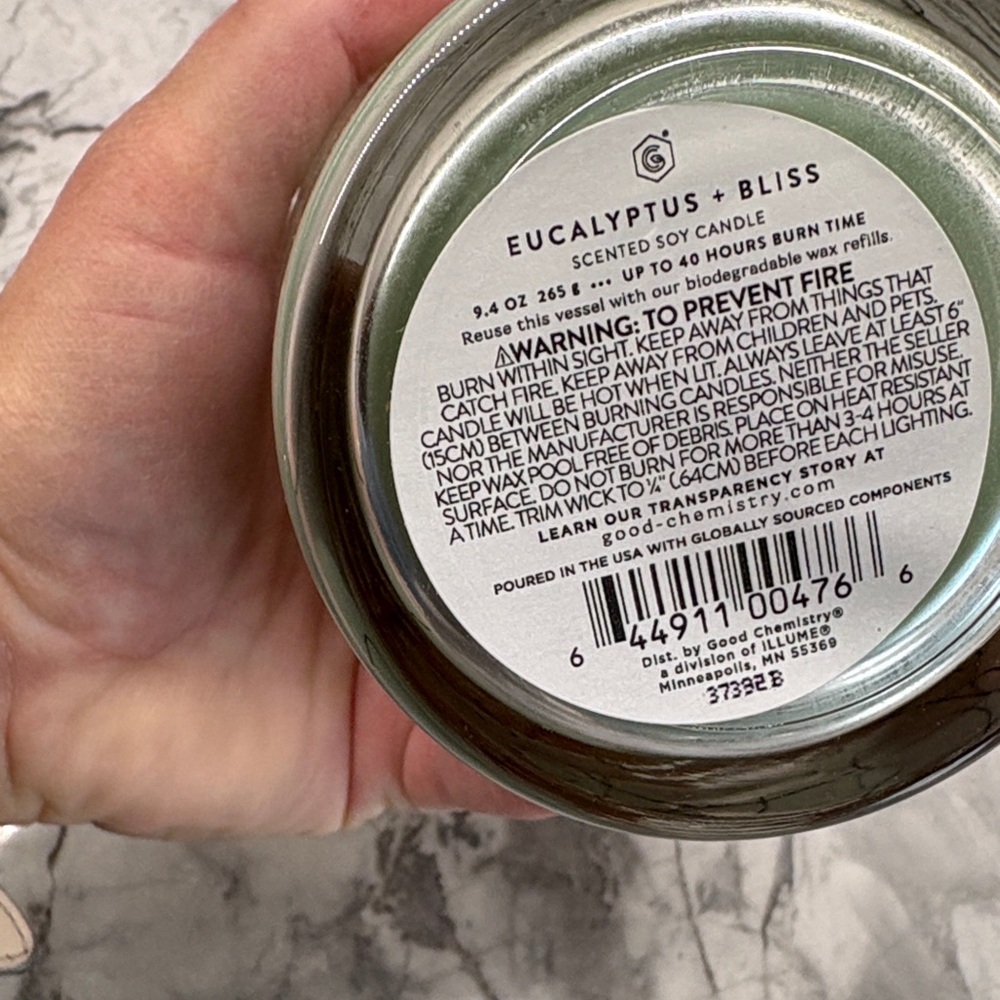 Good Chemistry Green eucalyptus Scented Candle - Picture 3 of 4